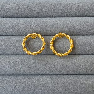 Brinco Torcido Vazado