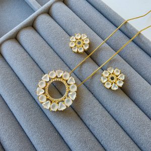 Conjunto Redondo Com Zircônias e Cristais