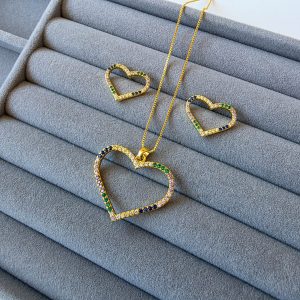 Conjunto Coração Vazado Cravejado Colors